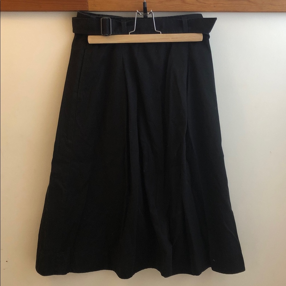 Uniqlo Black A-Line Pleated Skirt